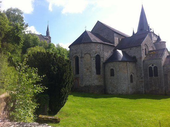 Collégiale Saint-Hadelin de Celles